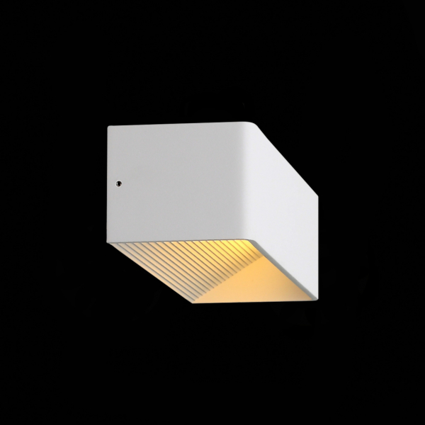 SL455.501.01 Светильник настенный ST-Luce Белый/Белый LED 1*9W